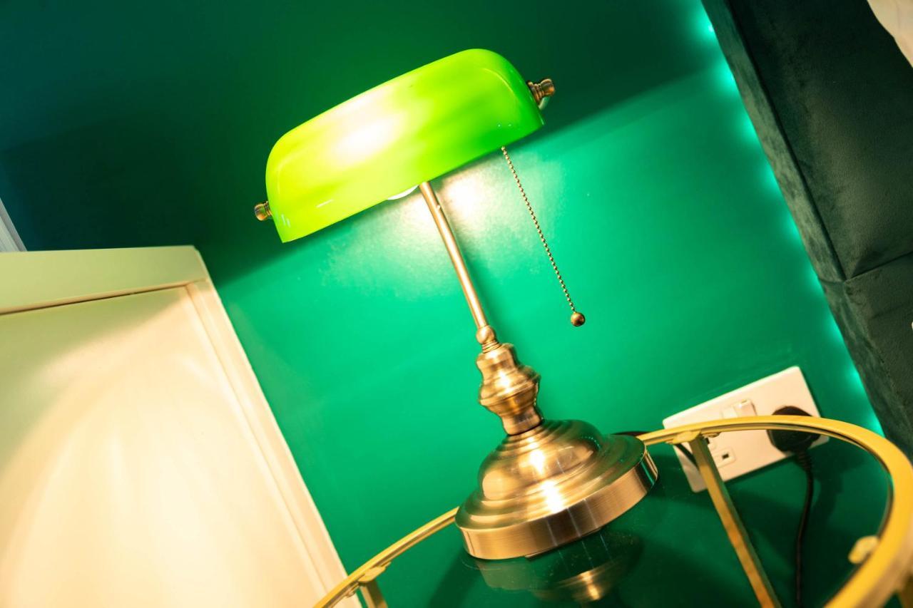 Maevela Apartments - Top Floor Rolex Themed Studio Apt Inside The Cube, Mailbox - Free Netflix & Wifi Birmingham Exterior photo